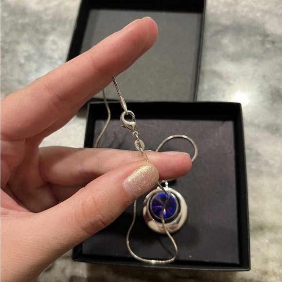 Sterling silver necklace with unique blue pendant - Picture 2 of 4